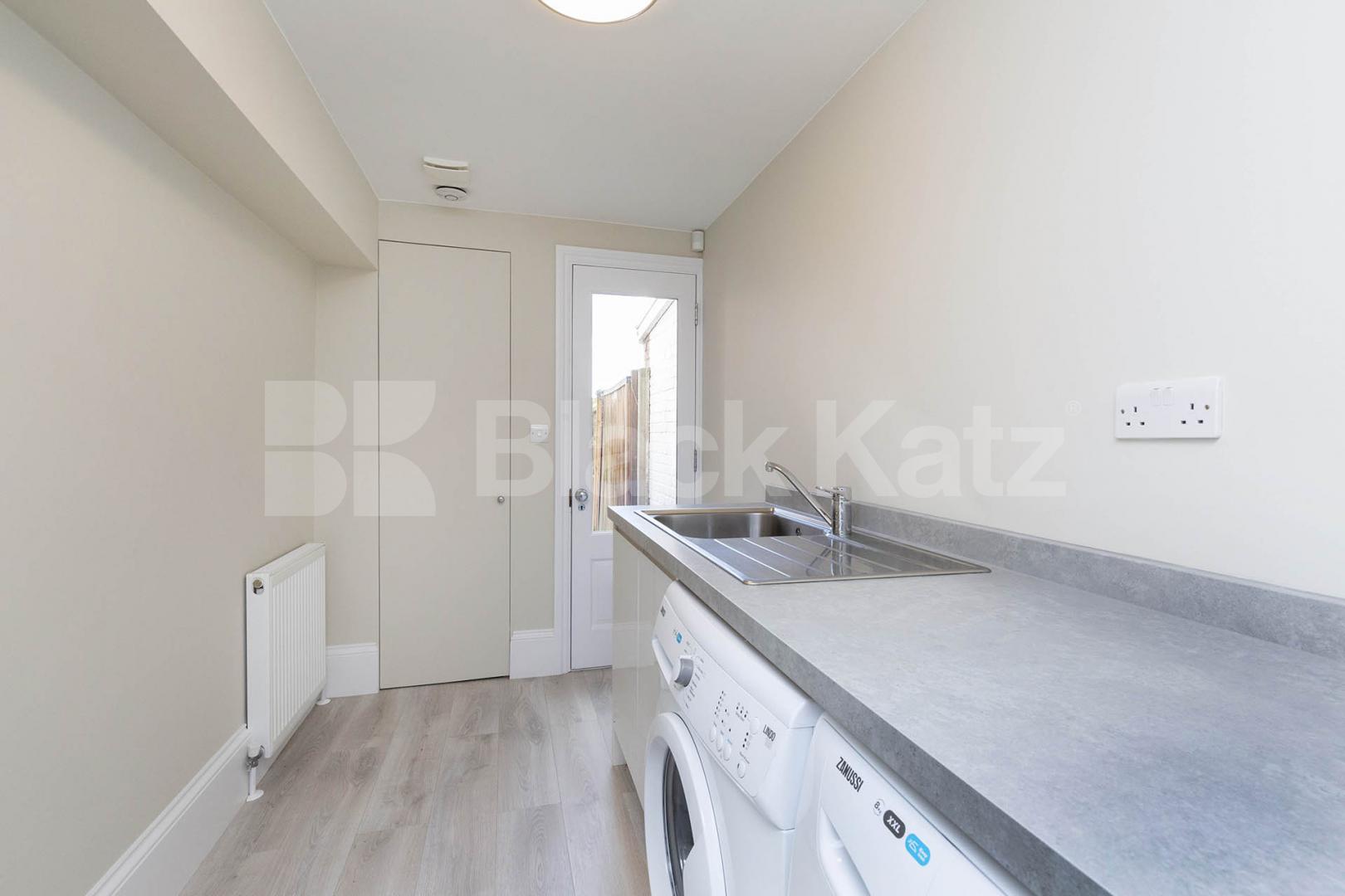 Stunning family home split over 3 floors with private garden mins to tube Harberton Road, Archway / Highgate